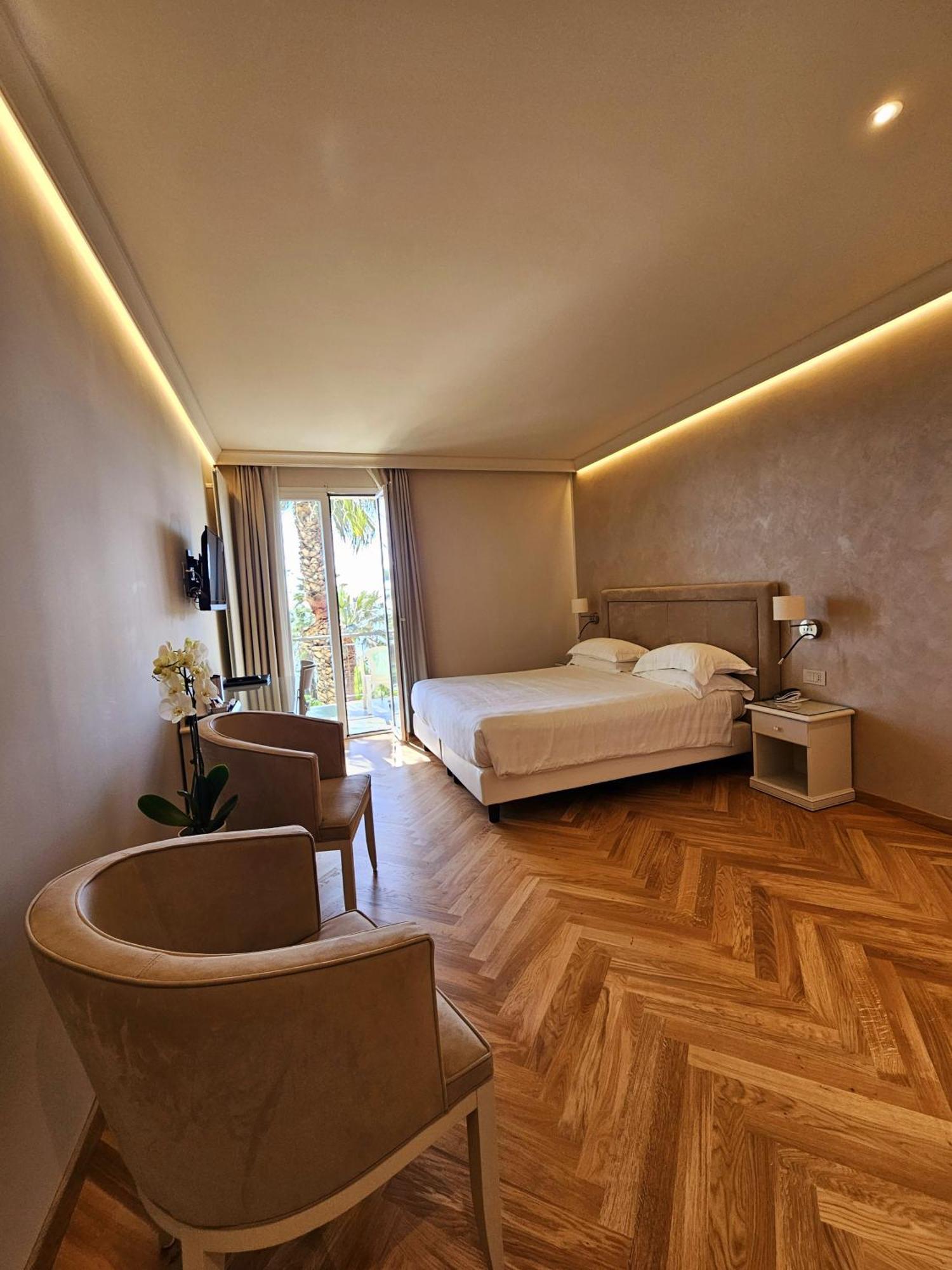 Paradiso Hotel 4*